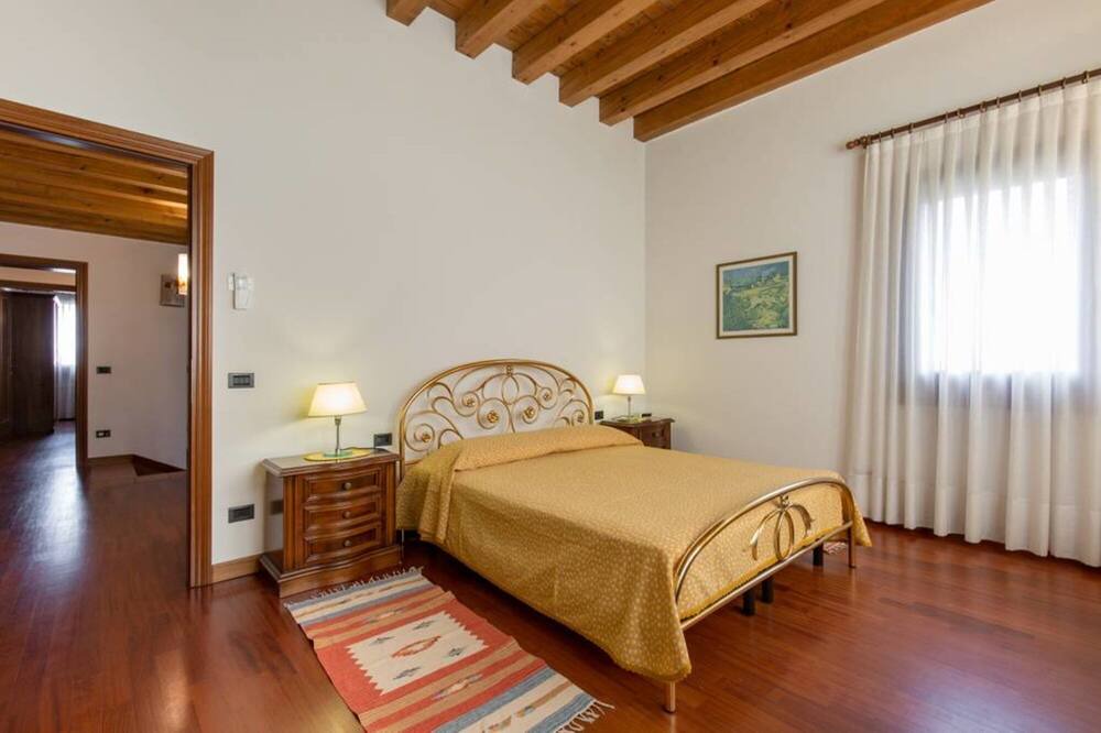 Photo of Bedroom in Castegnero