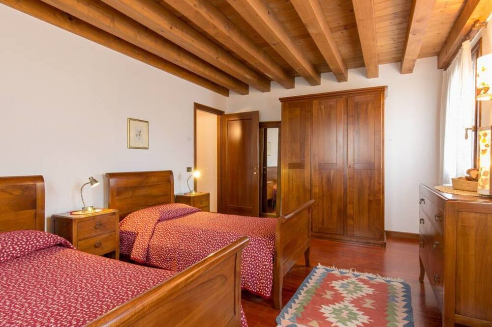 Photo of Bedroom in Castegnero