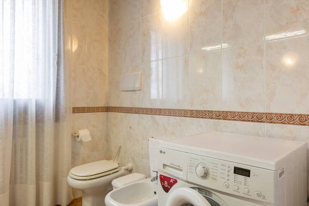 Photo of Bathroom in Castegnero