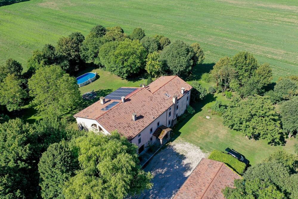 Photo of Outdoor in Castegnero