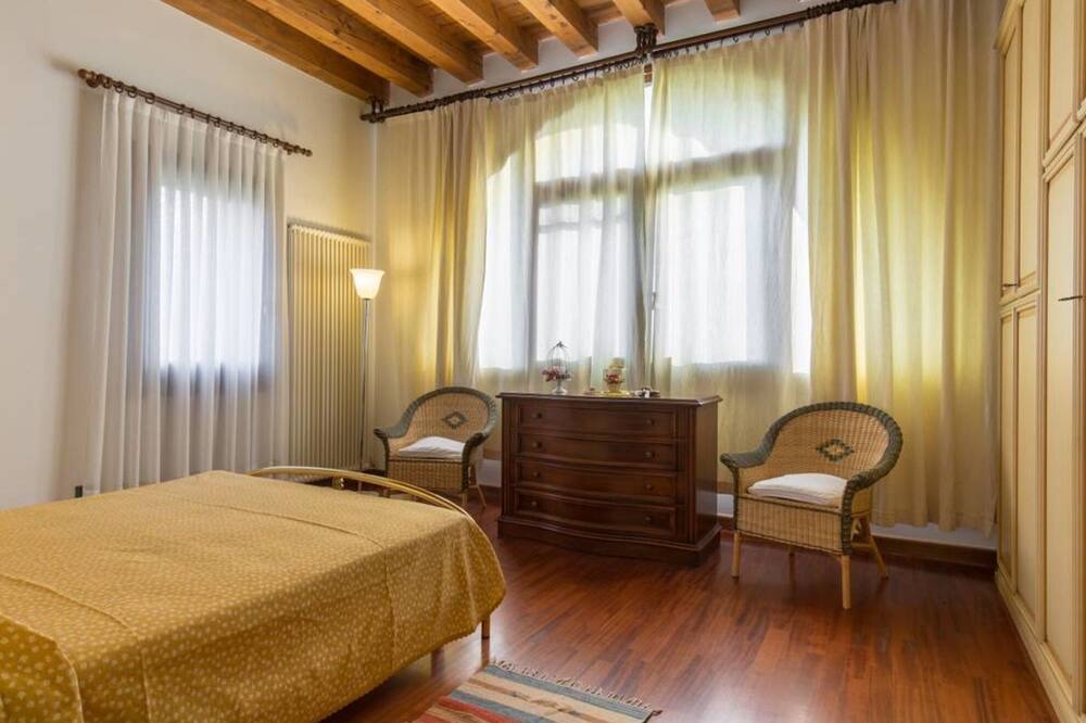 Photo of Bedroom in Castegnero