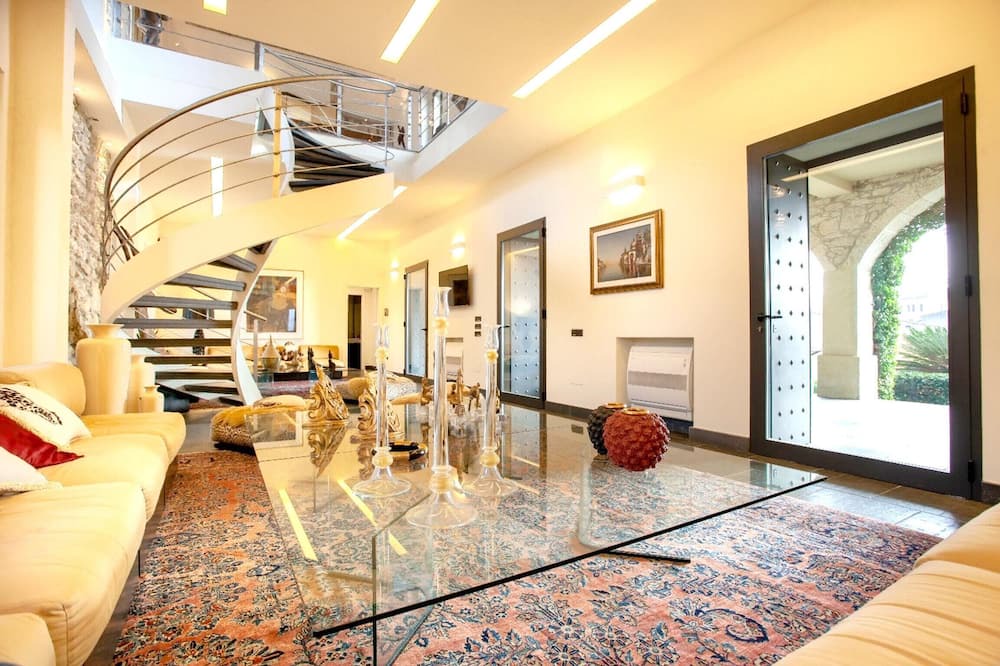 Photo of Livingroom in Gesturi