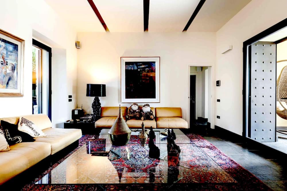 Photo of Livingroom in Gesturi