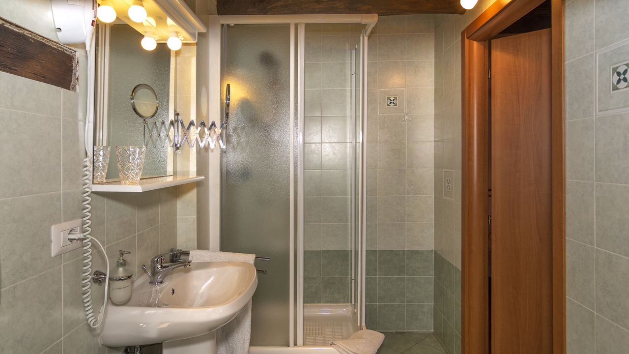 Photo of Bathroom in Lunata