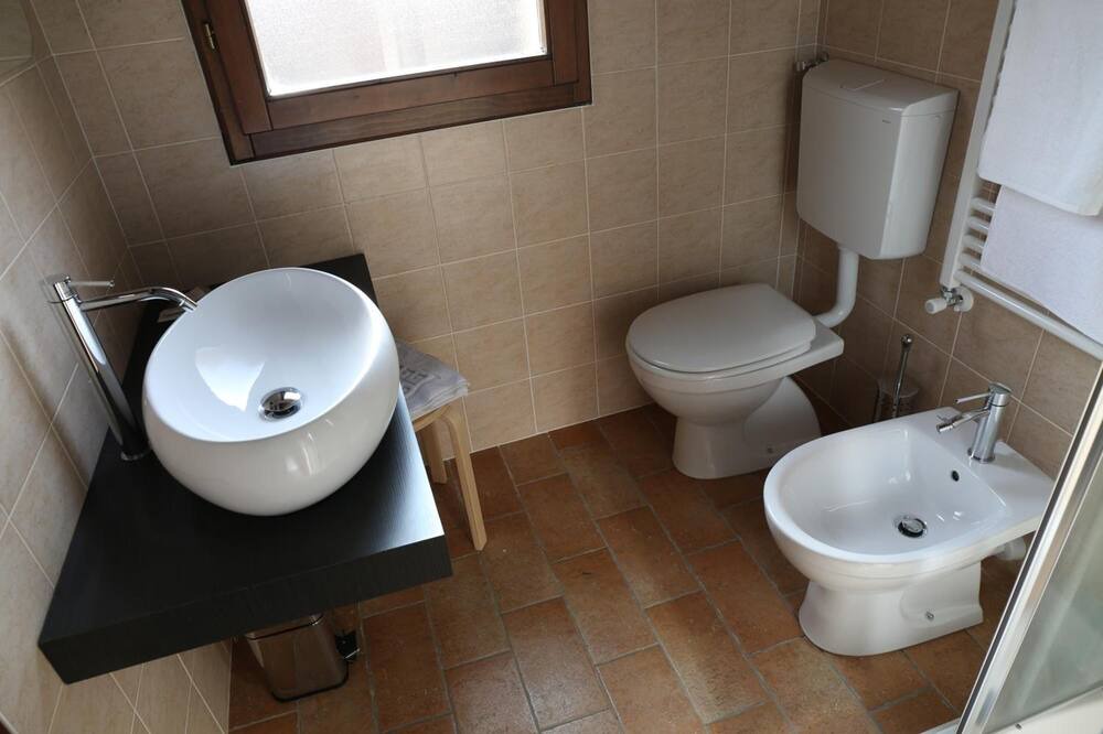 Photo of Bathroom in Budrio