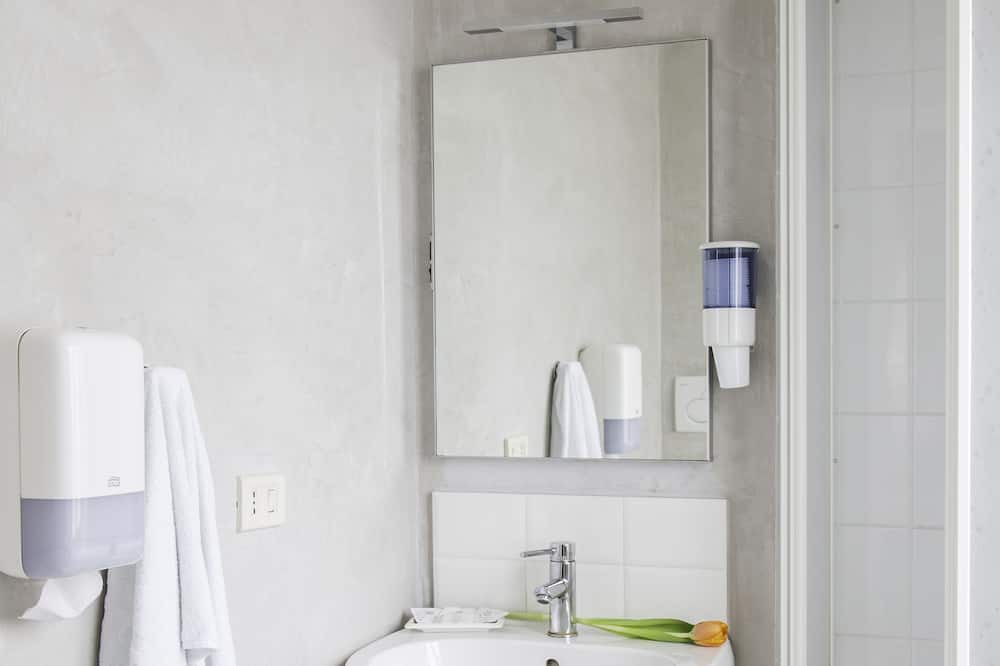 Photo of Bathroom in Quartiere XXVIII Monte Sacro Alto