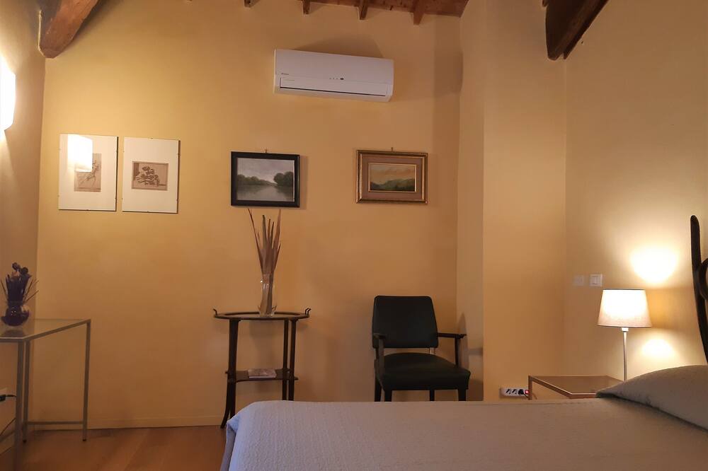 Photo of Bedroom in Voghenza