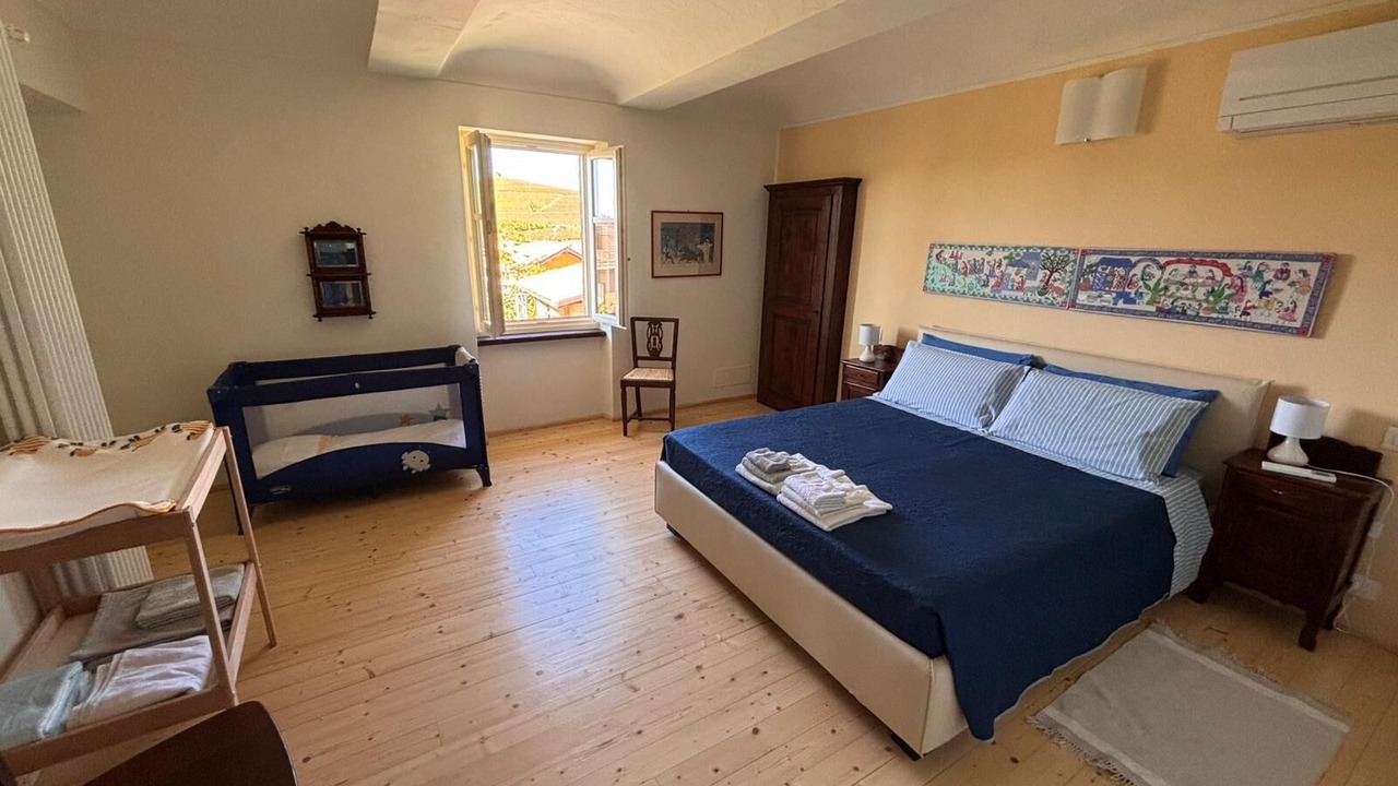 Photo of Bedroom in Montegrosso dʼAsti