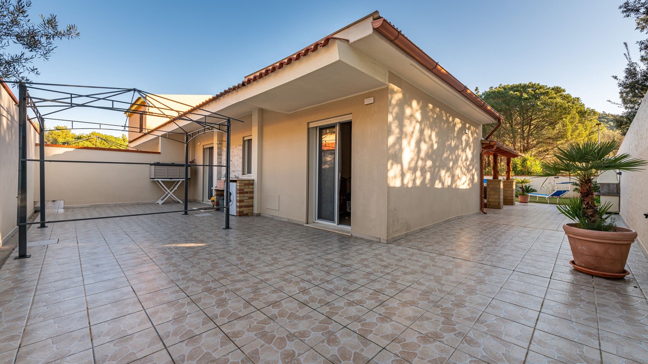 Photo of Patio Balcony in Geremeas