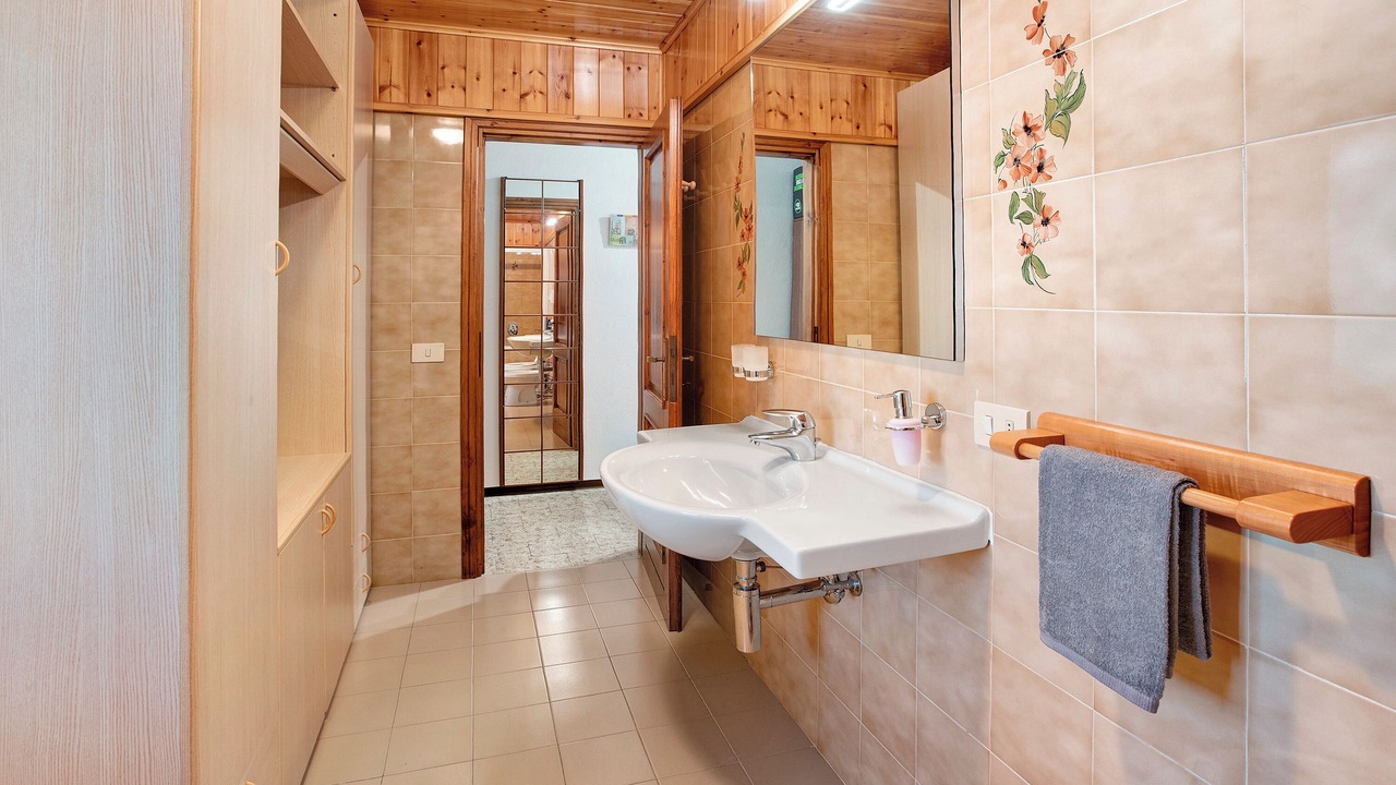 Photo of Bathroom in Trepalle