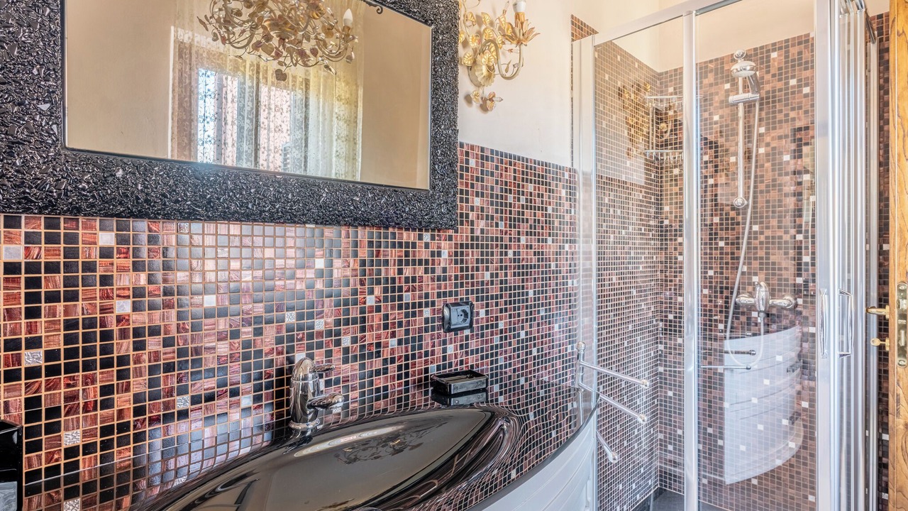 Photo of Bathroom in Molazzana