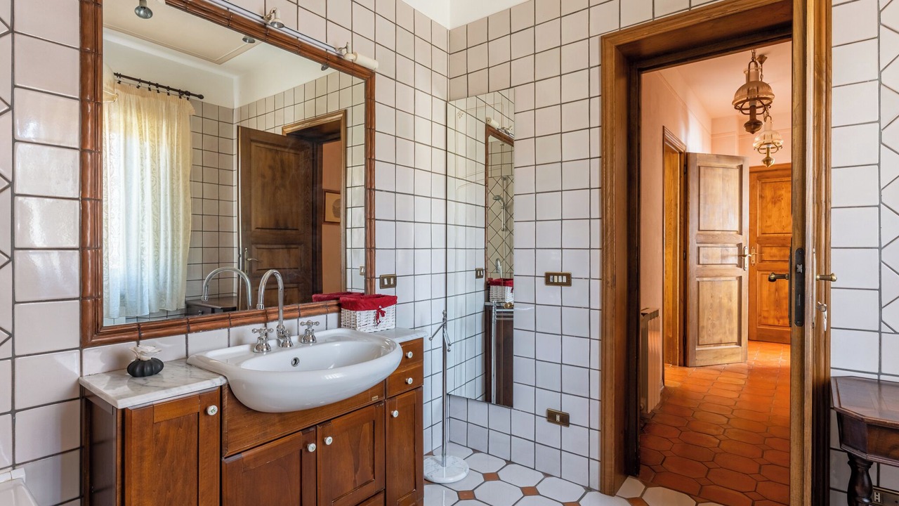 Photo of Bathroom in Molazzana