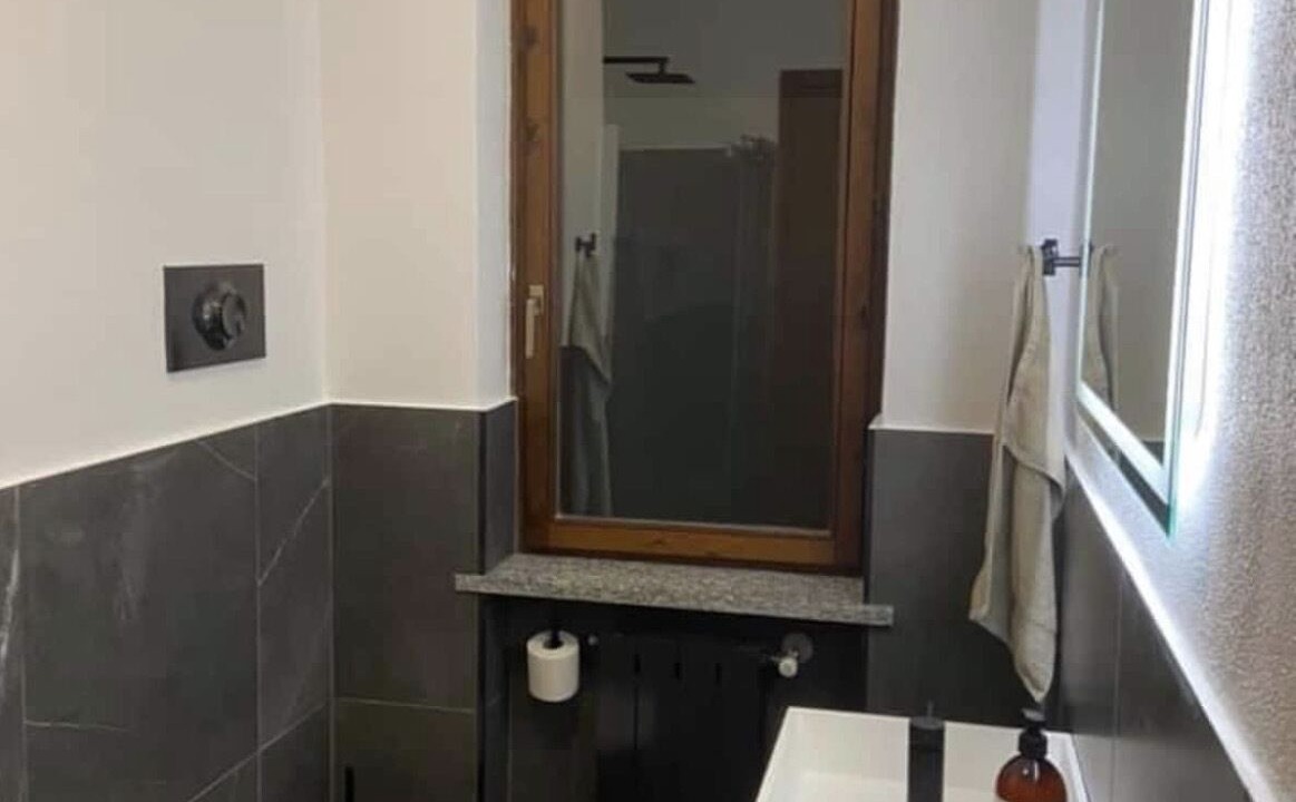 Photo of Bathroom in Maccagno con Pino e Veddasca