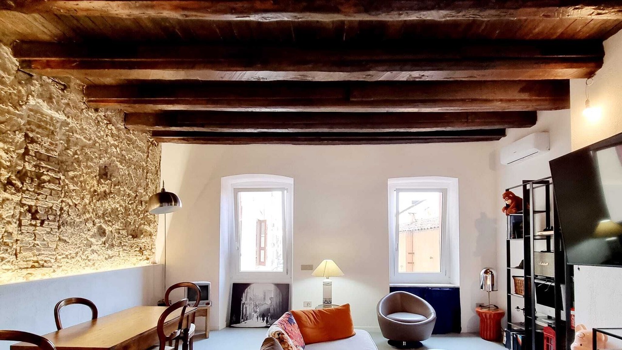Photo of Livingroom in Historic Castle District