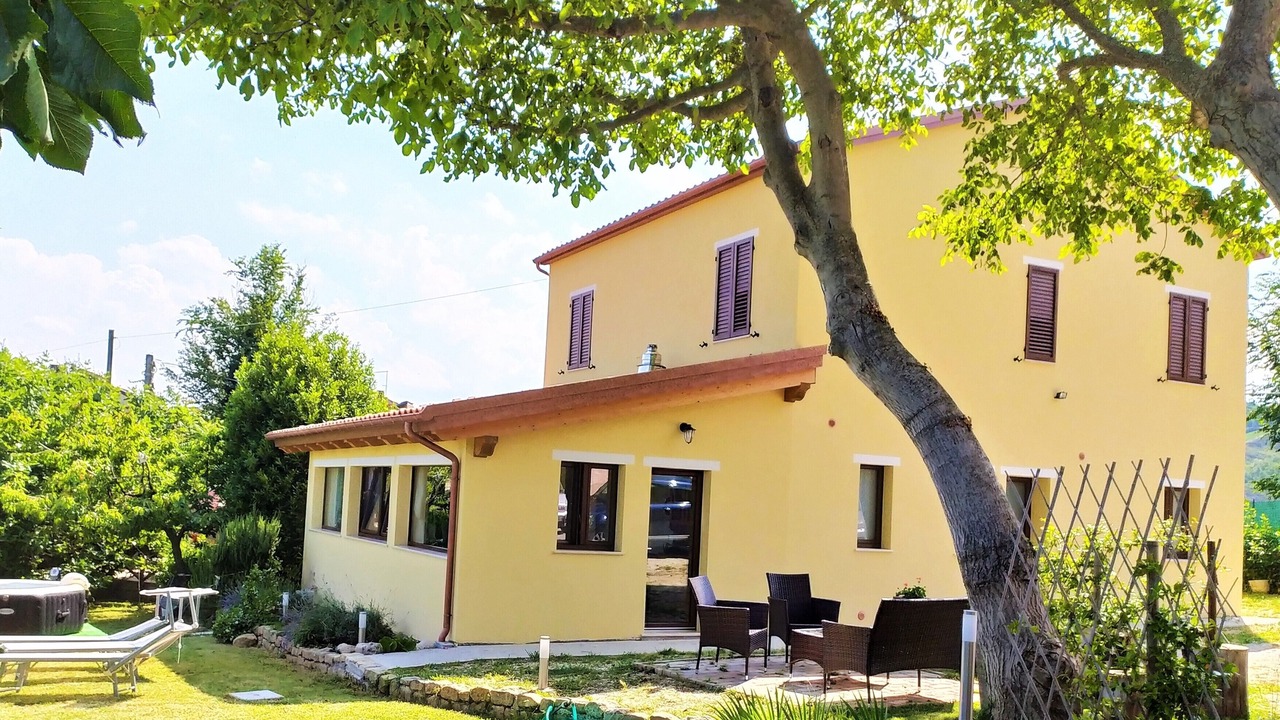 Photo of Patio Balcony in Montefalcone Appennino