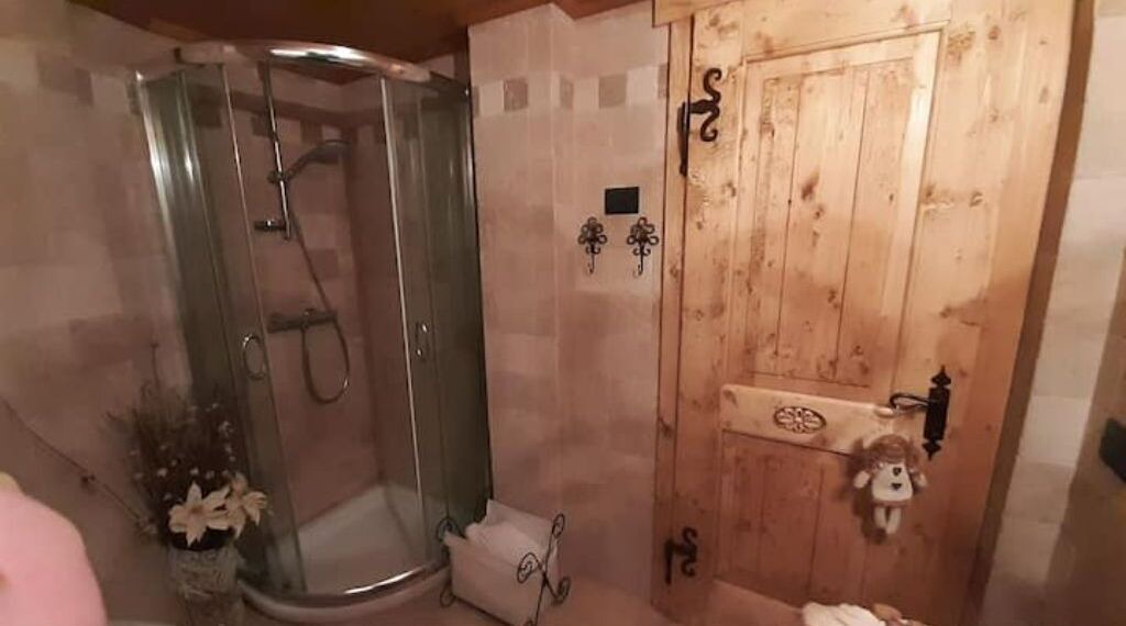 Photo of Bathroom in Pecol