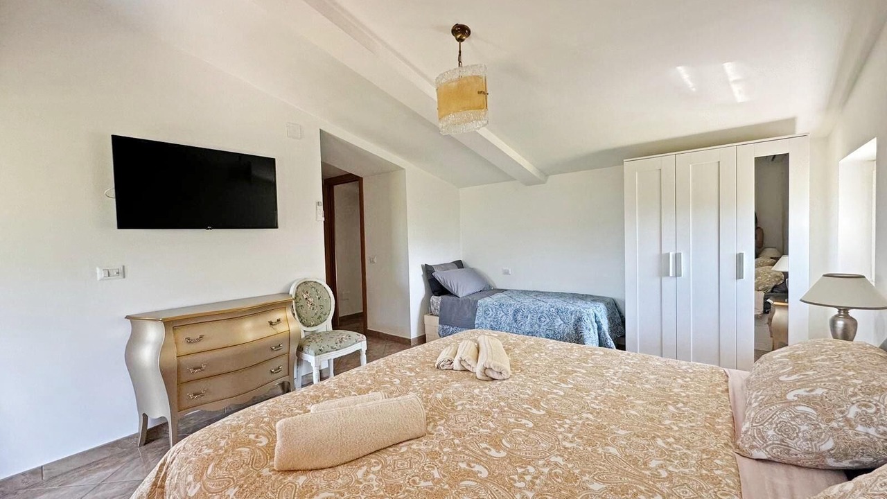 Photo of Bedroom in Atina