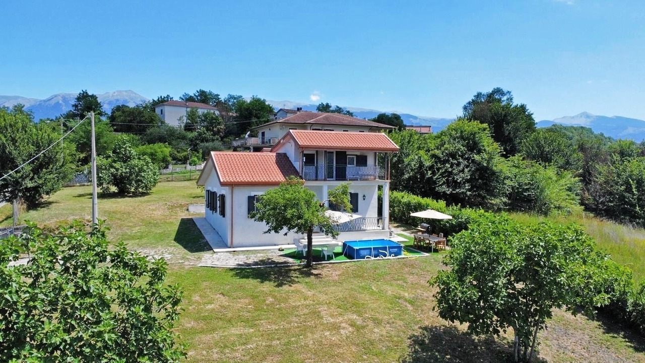 Photo of Outdoor in Atina