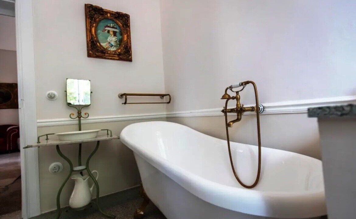 Photo of Bathroom in Matino