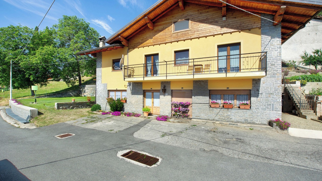 Photo of Outdoor in Quart