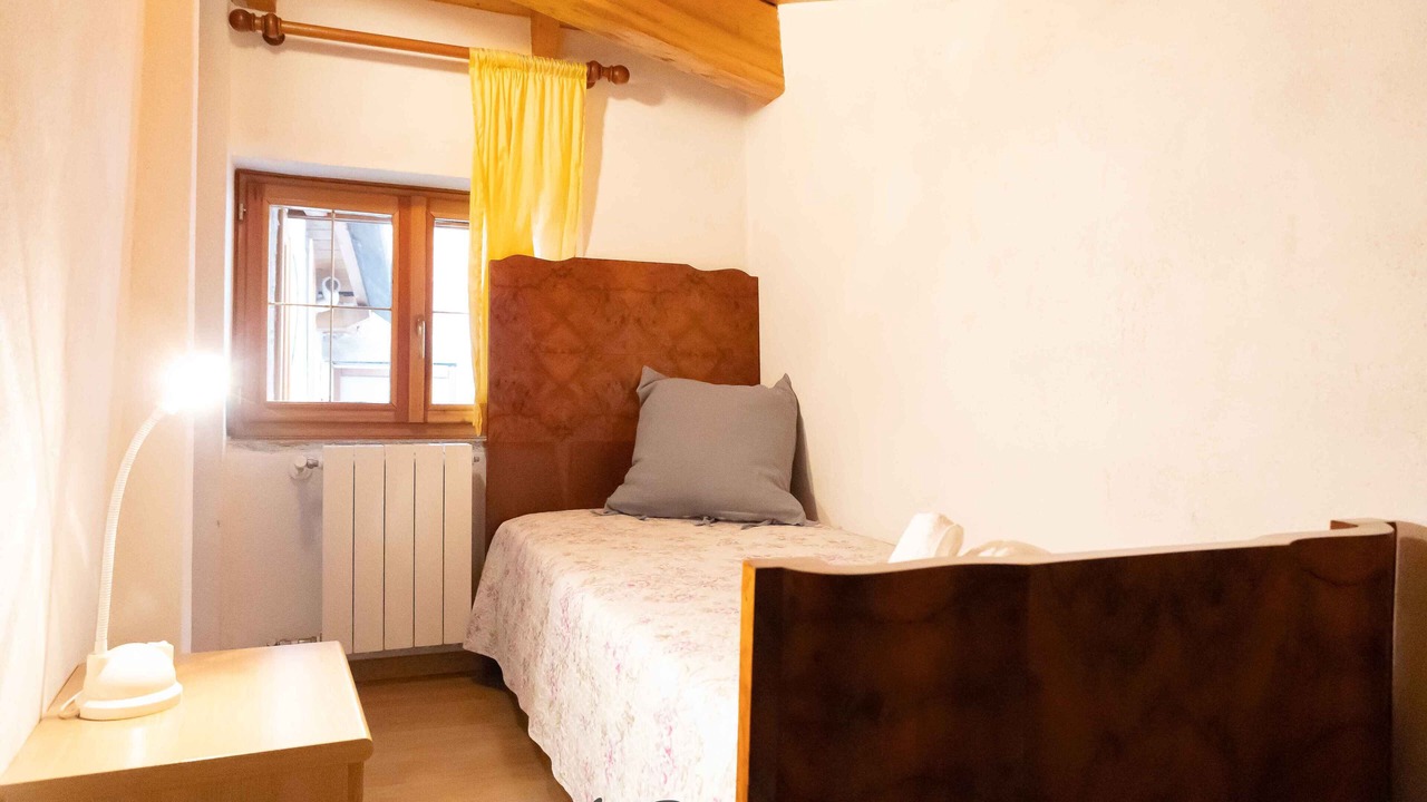 Photo of Bedroom in Brusimpiano