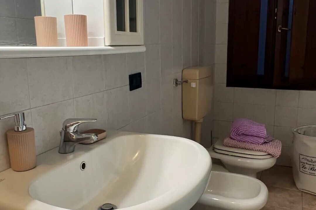Photo of Bathroom in Mantua