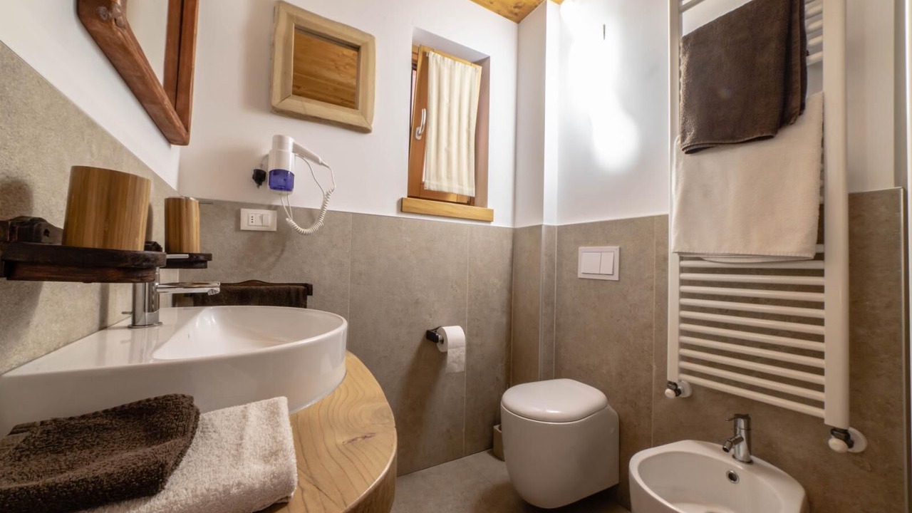 Photo of Bathroom in Tschaval