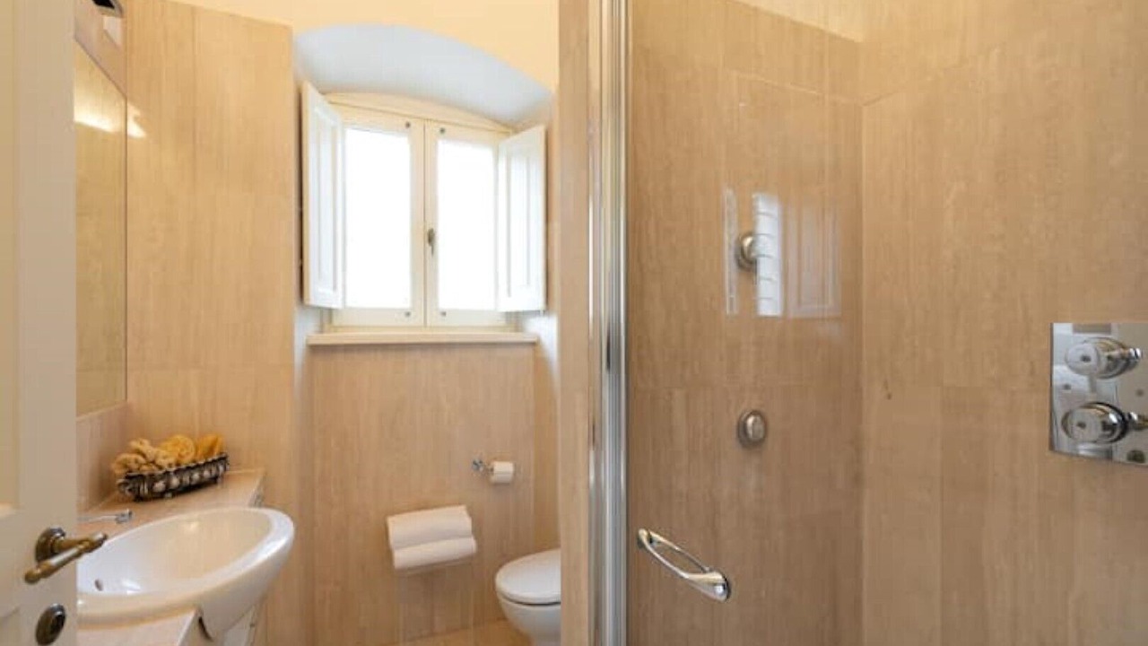 Photo of Bathroom in Guzman