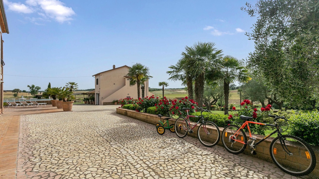 Photo of Others in Tuscania