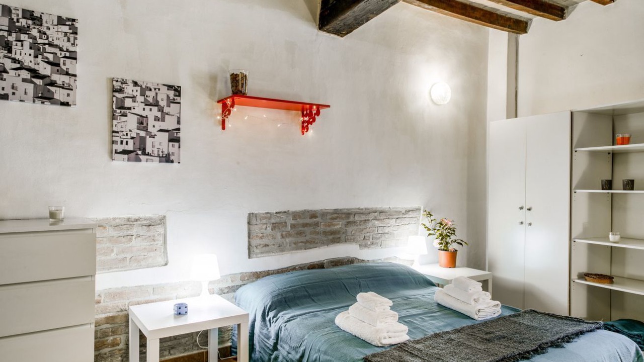 Photo of Bedroom in Parma City Centre