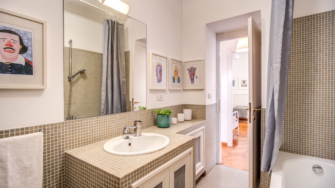 Photo of Bathroom in Rione XVI Ludovisi