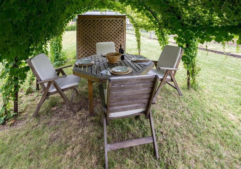 Photo of Outdoor in Pale