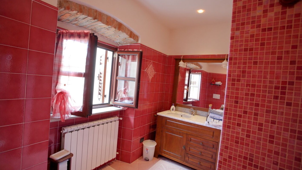 Photo of Bathroom in Casaleggio Boiro