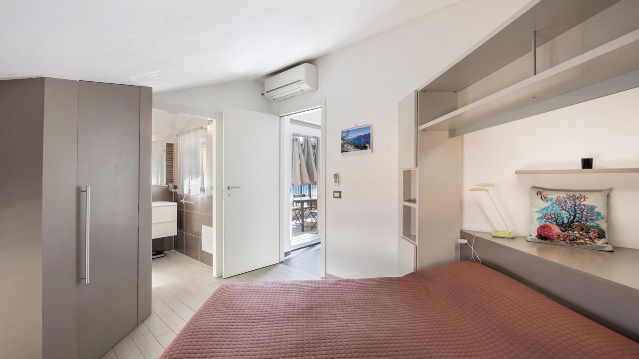 Photo of Bedroom in Colonno