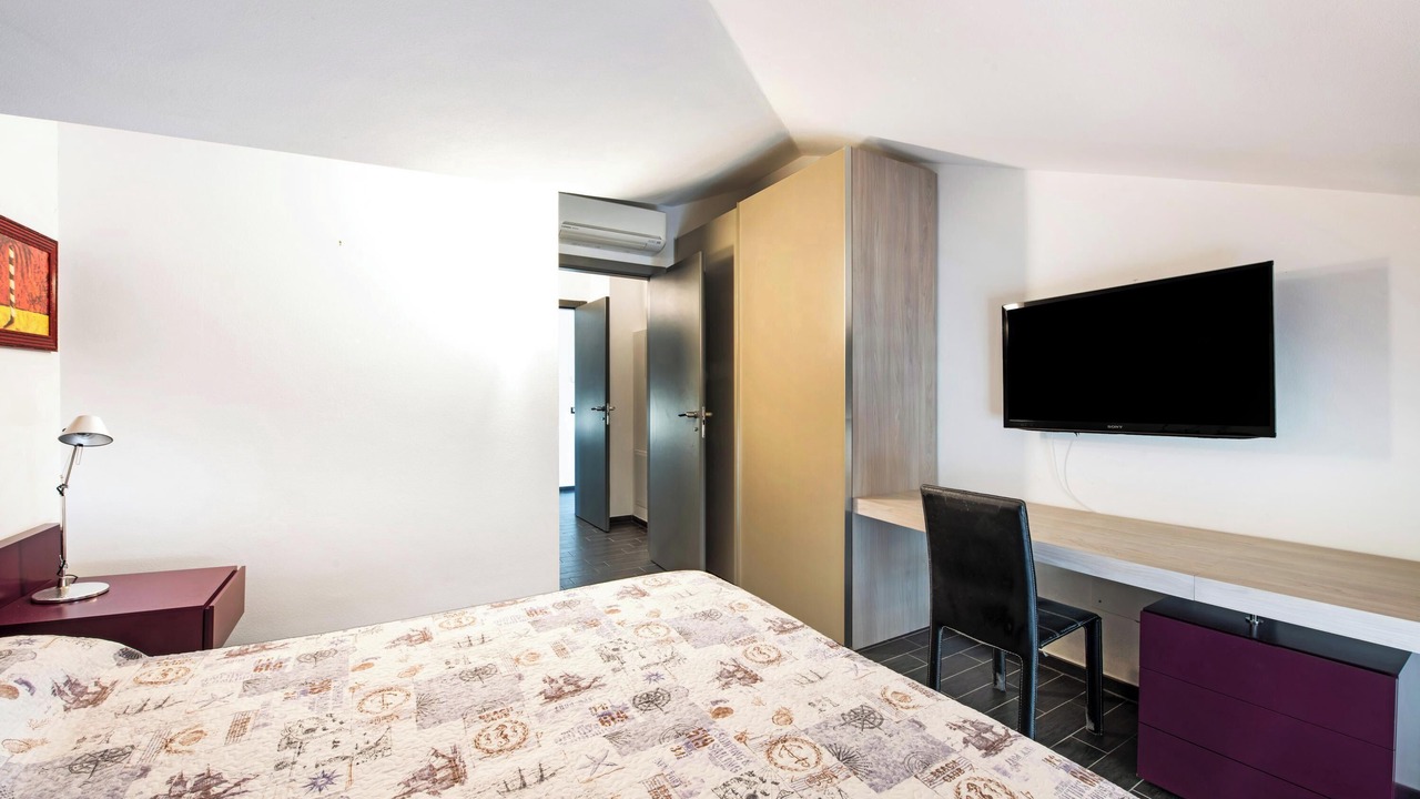 Photo of Bedroom in Colonno