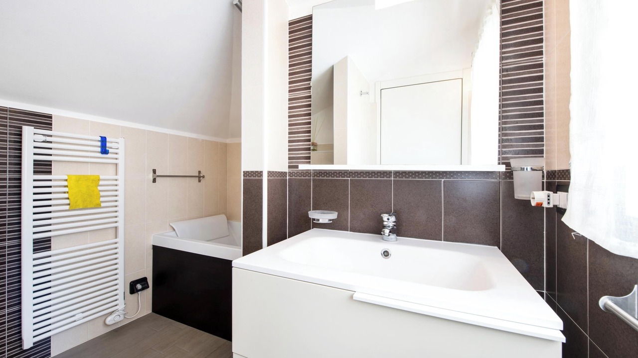 Photo of Bathroom in Colonno