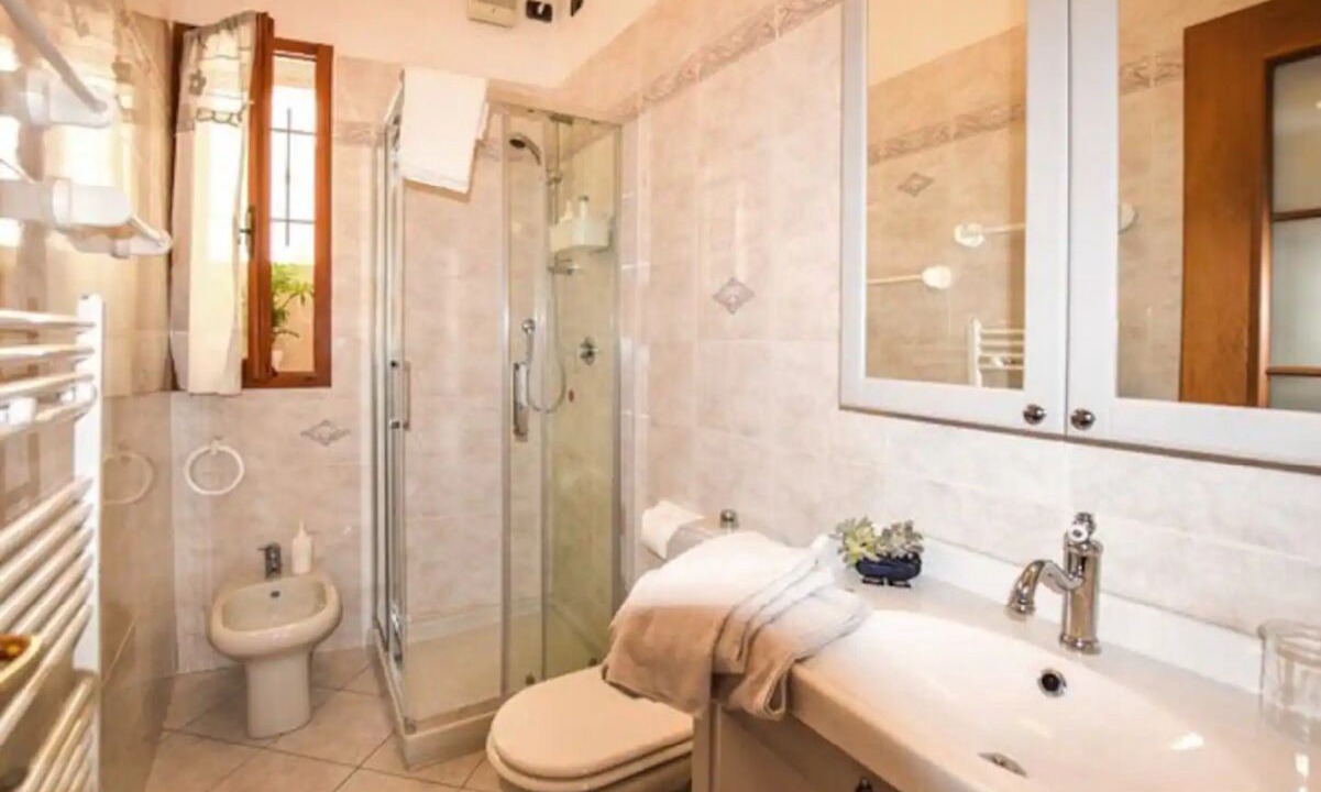 Photo of Bathroom in Pitelli