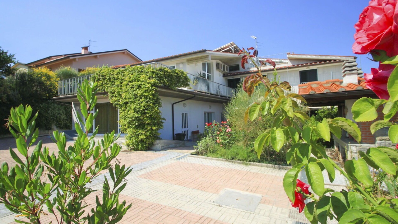 Photo of Patio Balcony in Bobolino