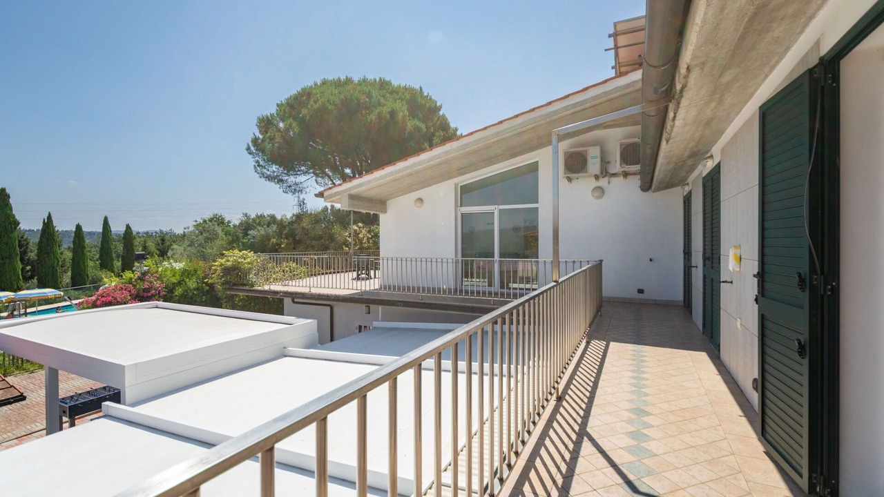 Photo of Patio Balcony in Bobolino