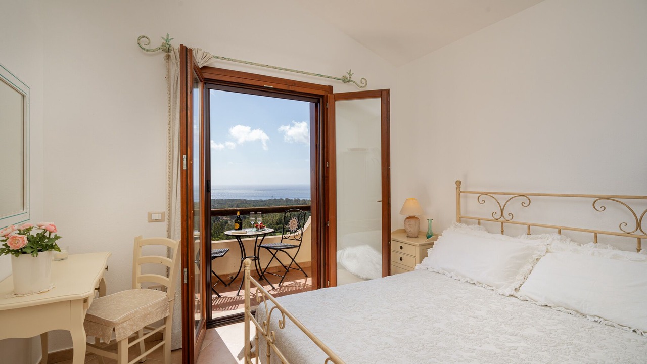 Photo of Bedroom in Eden Rock