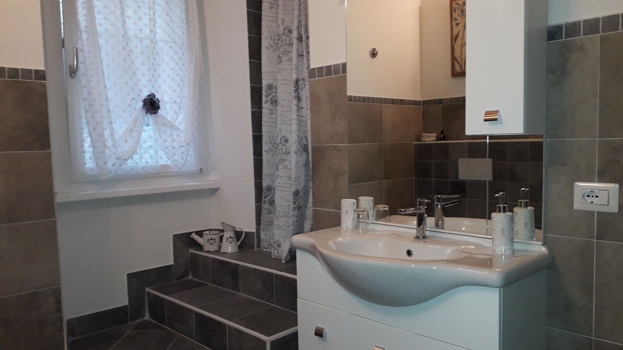 Photo of Bathroom in Corniglio