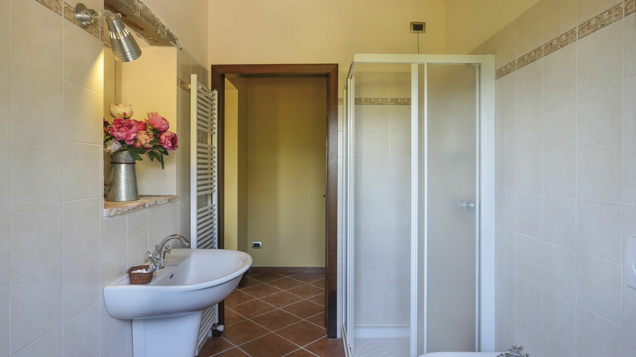 Photo of Bathroom in Molazzana