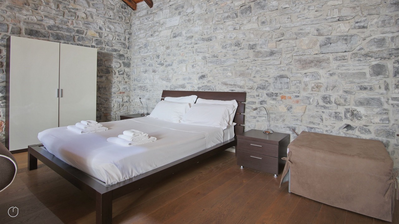 Photo of Bedroom in Torno