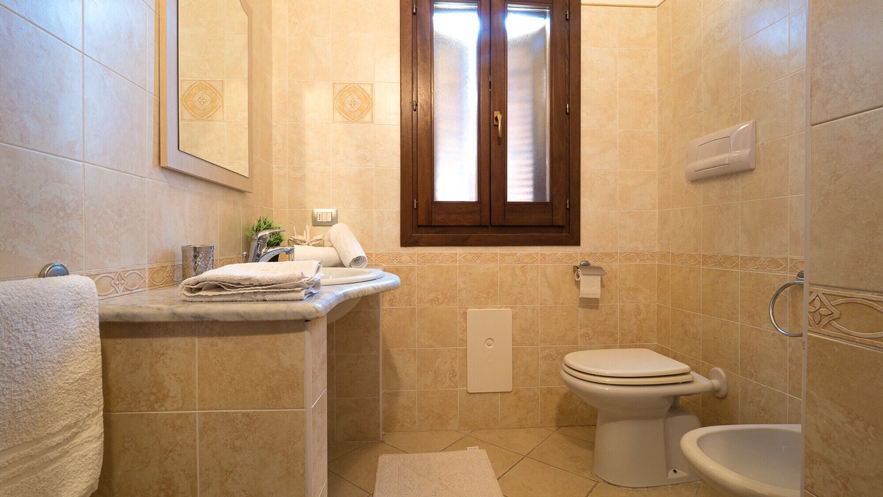 Photo of Bathroom in Case Peschiera-Lu Fraili