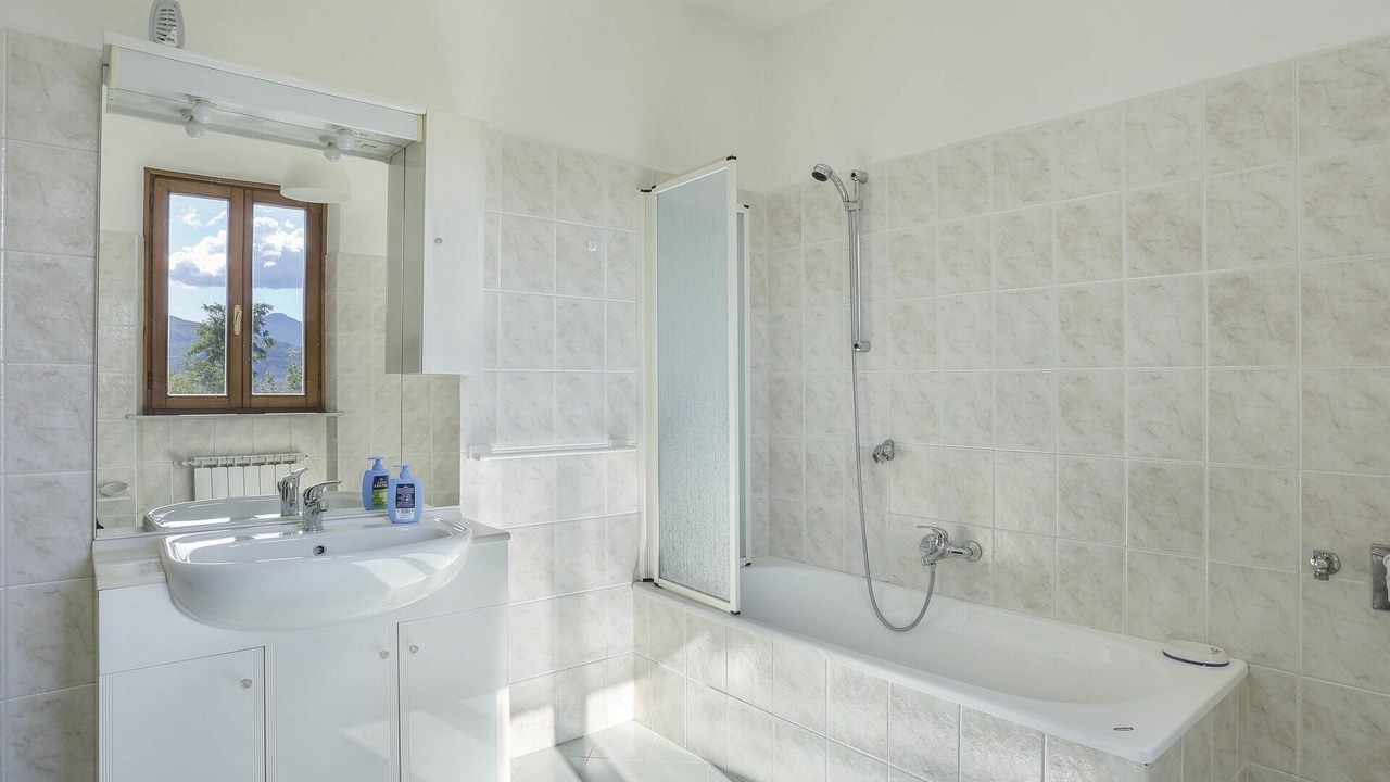 Photo of Bathroom in Villa Collemandina