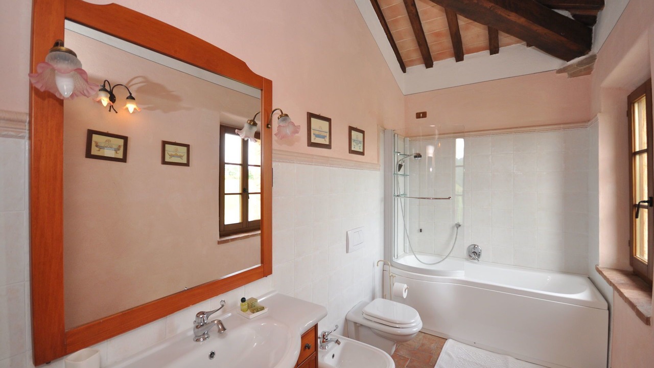 Photo of Bathroom in Trequanda