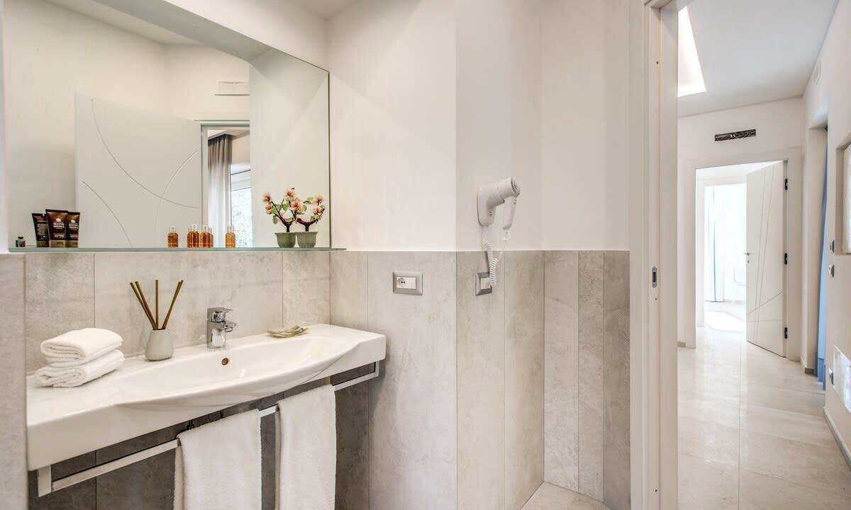 Photo of Bathroom in Sirenuse