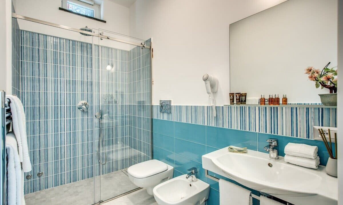 Photo of Bathroom in Sirenuse