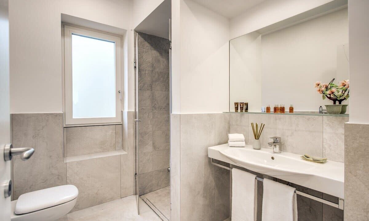 Photo of Bathroom in Sirenuse