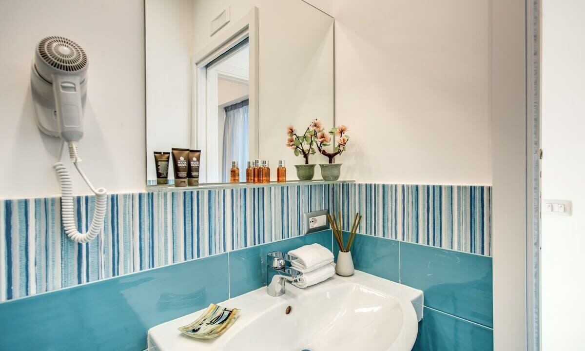 Photo of Bathroom in Sirenuse